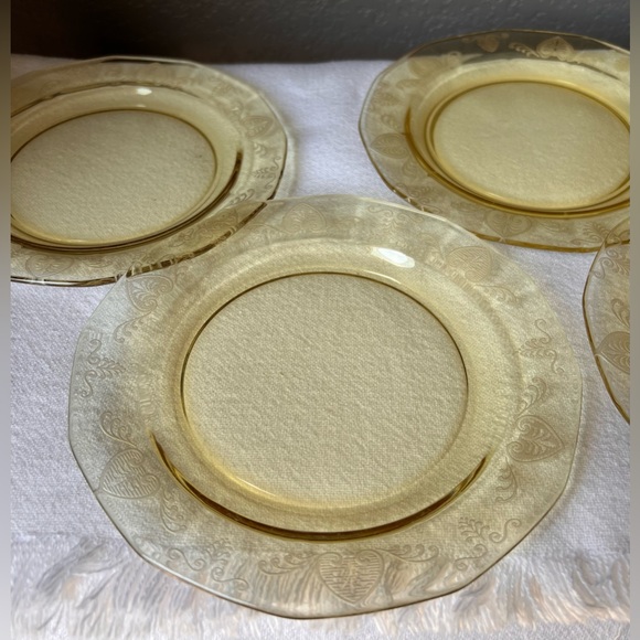 Vintage topaz yellow salad plates - Picture 2 of 11
